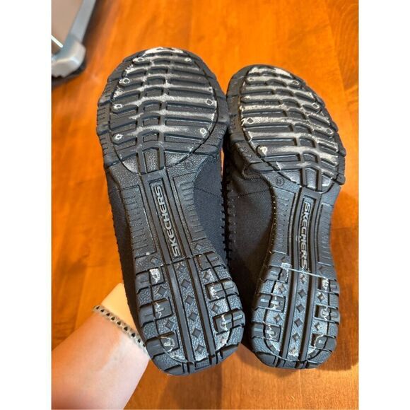 Woman’s Skechers relaxed fit memory foam slip on shoes size 8 - Picture 3 of 6